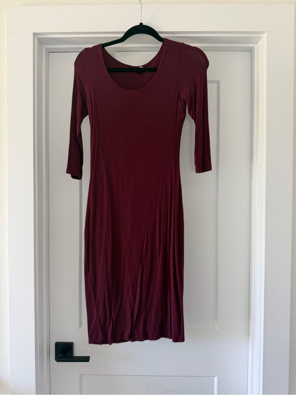 Women's Scoop Neck Midi Dress in Burgundy